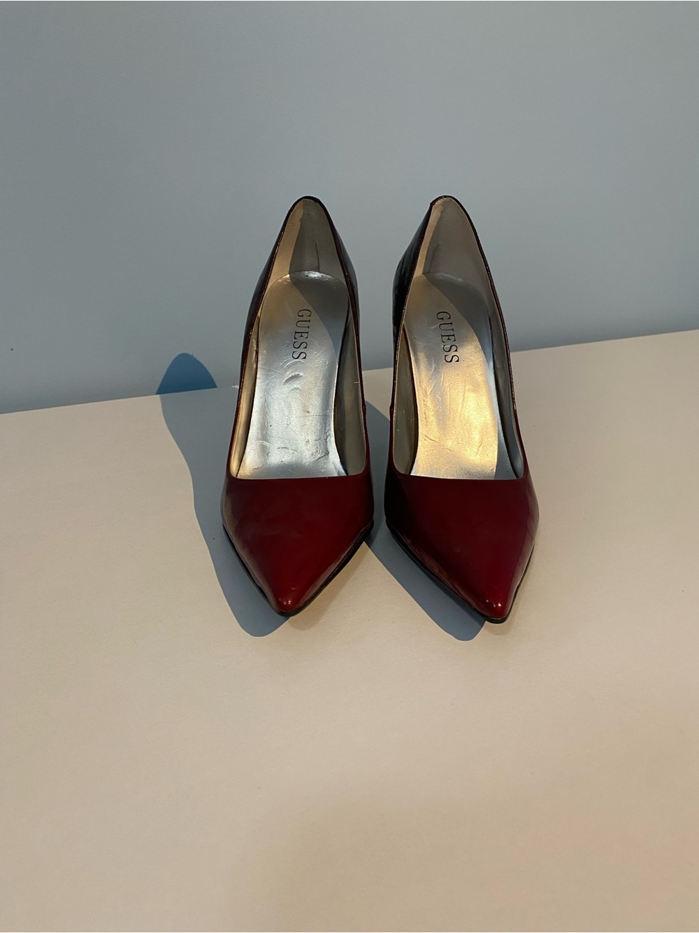 GUESS ombré patent leather pointed-toe pumps